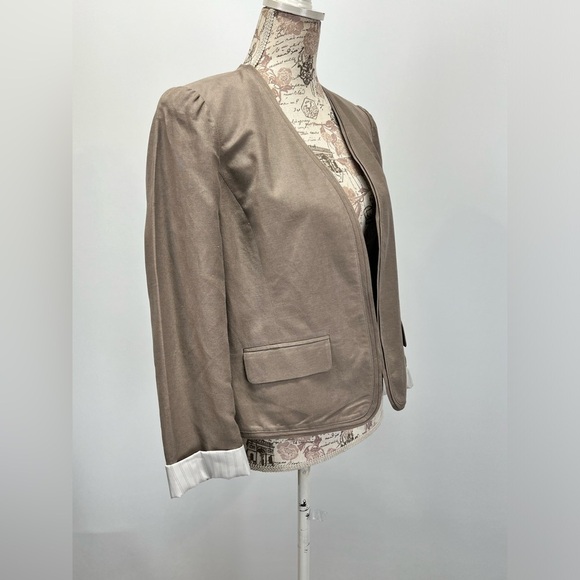 LOFT Taupe linen blend crop blazer size 6. - Picture 8 of 13